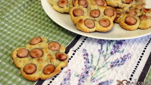 сосиски в слоеном тесте цветок