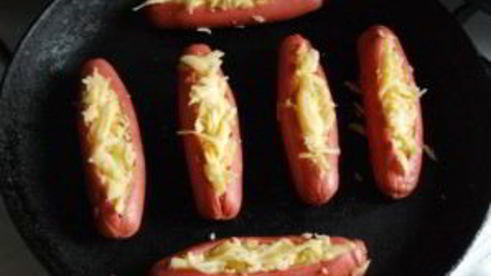 сосиски, запеченные с сыром