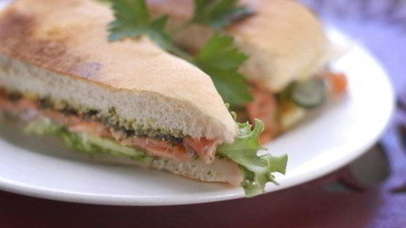 Рецепт Быстрых сэндвичей с лососем, овощами и рикоттой