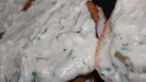 хрустящие сэндвичи с соусом бешамель