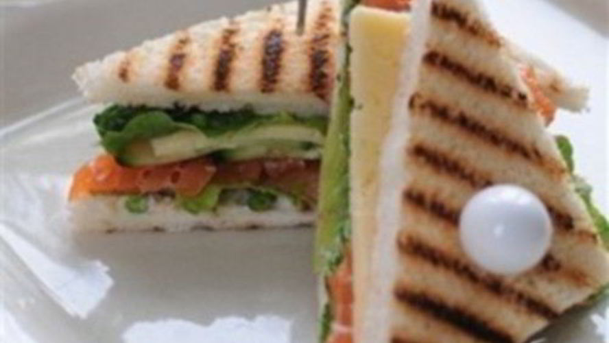 Рецепт клаба сэндвич с сыром, овощами и рыбой