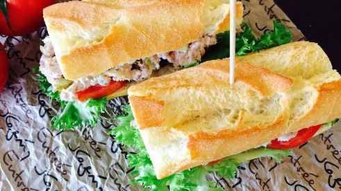 классический сэндвич с тунцом