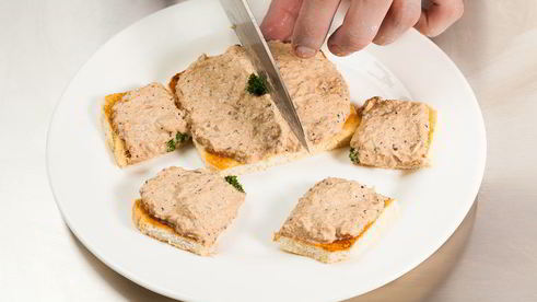 открытый сэндвич с тунцом