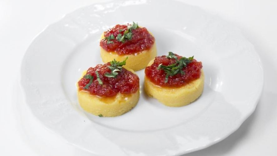 Рецепт сэндвича из поленты и томатного варенья