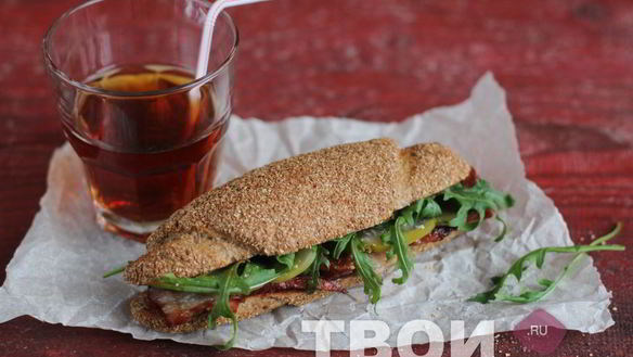 Рецепт Сэндвича с беконом и руколой