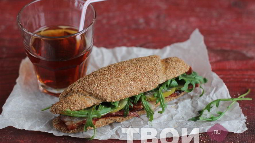 Рецепт сэндвича с беконом и руколой