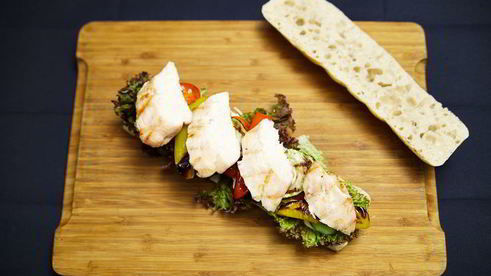 сэндвич с курицей и овощами-гриль