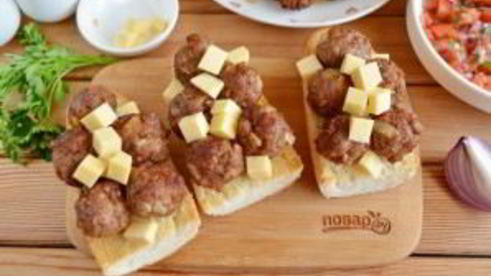 сэндвич с мясными шариками