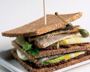 Сэндвич с сардинами