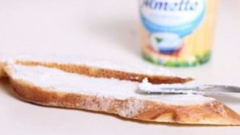 сэндвич со слабосоленой семгой и авокадо