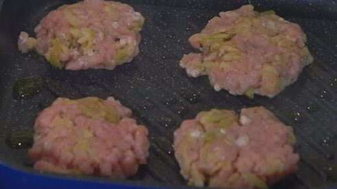 сэндвичи со свиными котлетками и яблоками