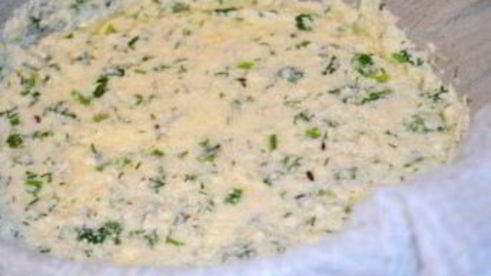 сыр с зеленью