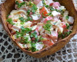 Хлебная тарталетка с салатом Лито