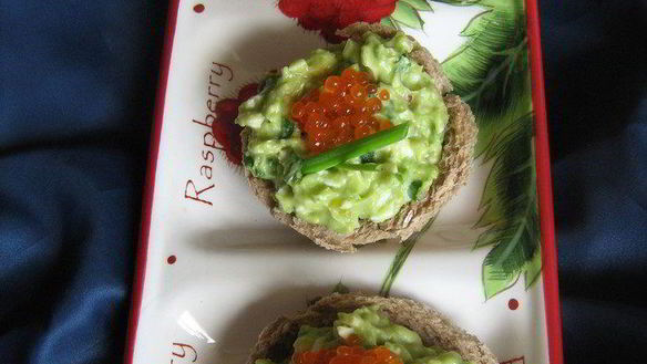 Рецепт Хлебных тарталеток с авокадно-яичным салатом