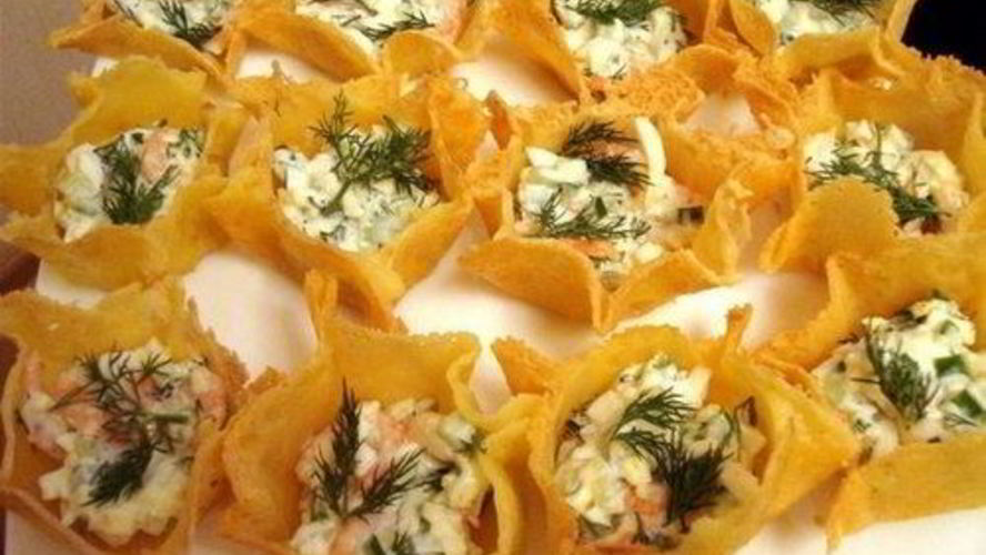 Рецепт сырных тарталеток с креветками и огурцом