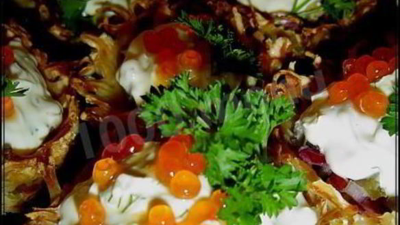 Рецепт Тарталеток картофельных с селедкой и икрой