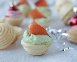 Тарталетки с авокадо и рыбой