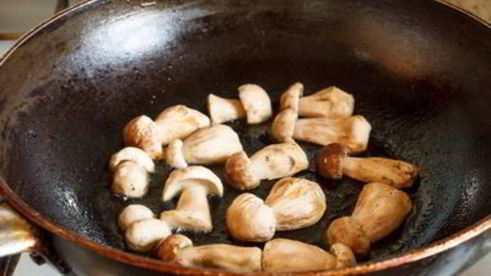 тарталетки с белыми грибами