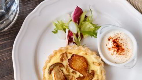 тарталетки с белыми грибами