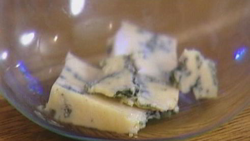 тарталетки с грушами, грецкими орехами и голубым сыром