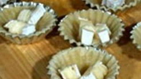 тарталетки с камамбером