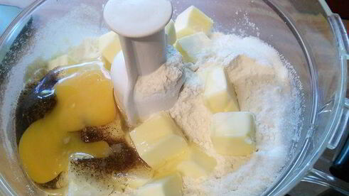 тарталетки с карамельным соусом и макадамией