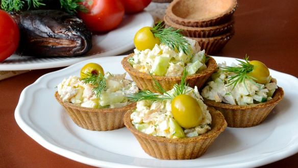 Рецепт Тарталеток с копченой рыбой и огурцом