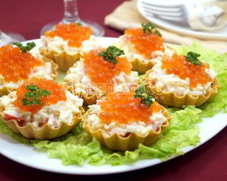 Тарталетки с крабовыми палочками