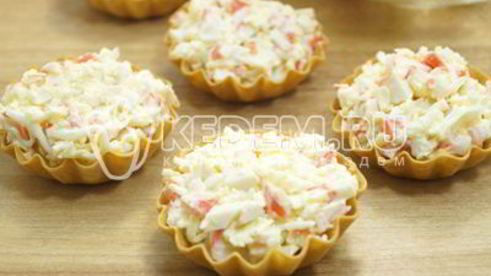 тарталетки с крабовыми палочками