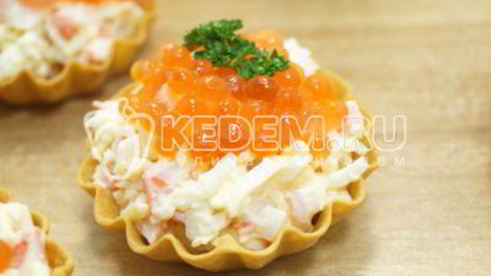 тарталетки с крабовыми палочками