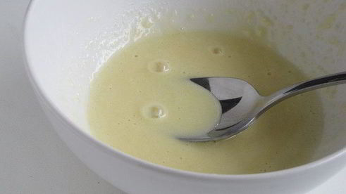 тарталетки с красным луком и сырным соусом