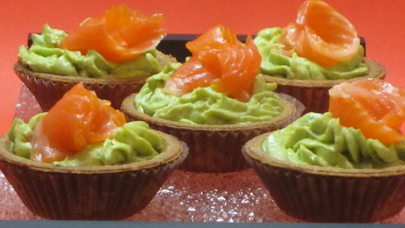 Рецепт Тарталеток с кремом из авокадо и семгой