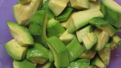 тарталетки с кремом из авокадо и семгой