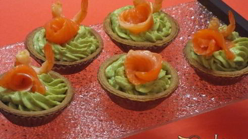тарталетки с кремом из авокадо и семгой