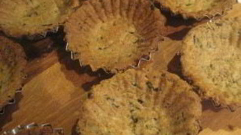 тарталетки с креветками и авокадо