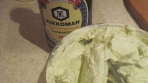 тарталетки с креветками и авокадо