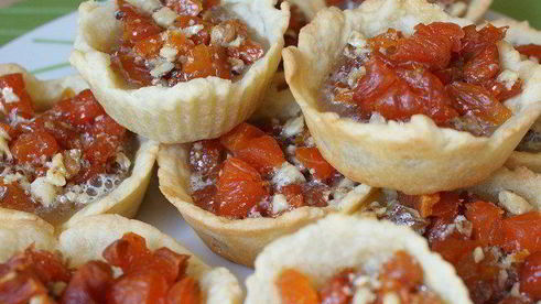 тарталетки с курагой и орехами