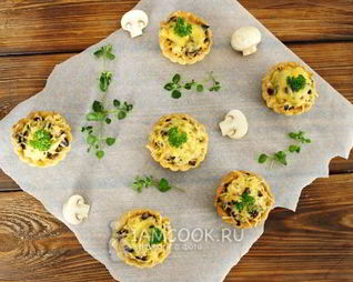 Тарталетки с курицей и грибами
