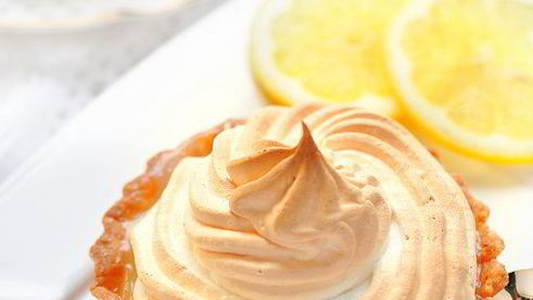 тарталетки с лимонным кремом и меренгой