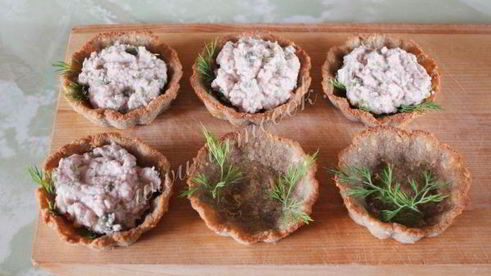 тарталетки с печенью трески