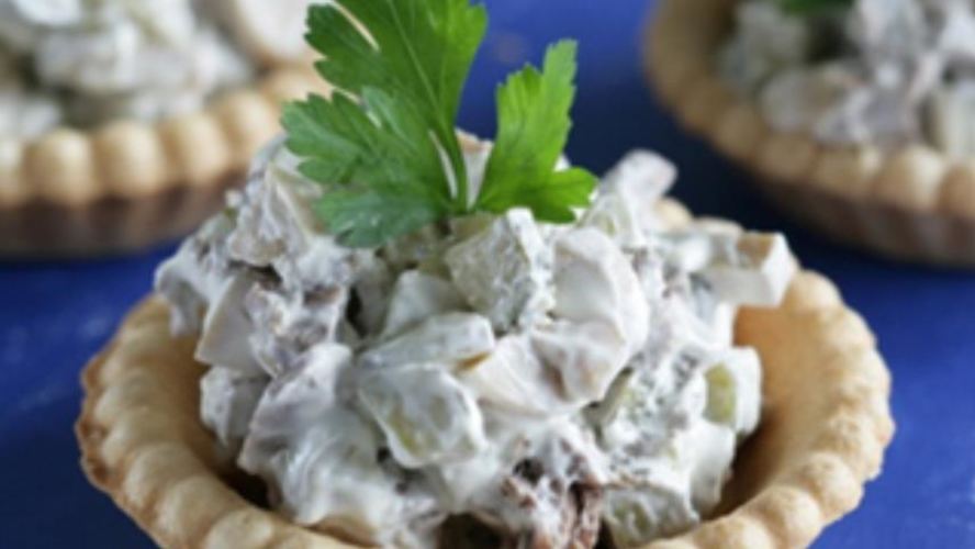 Рецепт тарталеток с салатом из говядины и грибов в мультиварке