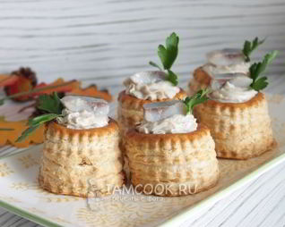 Тарталетки с сельдью и творогом