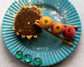 Тарталетки с шоколадным ганашем и карамелью