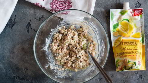 тарталетки с тунцом и красной икрой