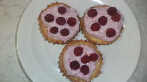 тарталетки с творожной начинкой и малиной