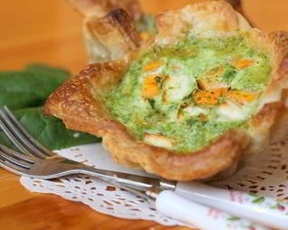 Тарталетки с тыквой и фетой в сливочно-шпинатной заливке