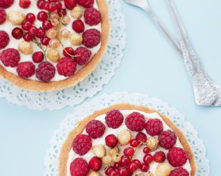 Тарталетки с ягодами и сливочно-сырным кремом