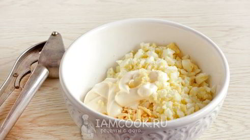 тарталетки с яичным салатом