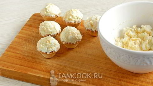 тарталетки с яичным салатом