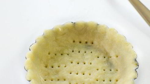 тарталетки с заварным кремом и клубникой